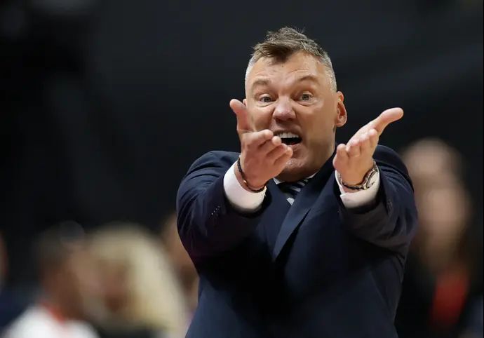 מאמן פנרבחצ'ה שרונאס יאסיקביצ'יוס