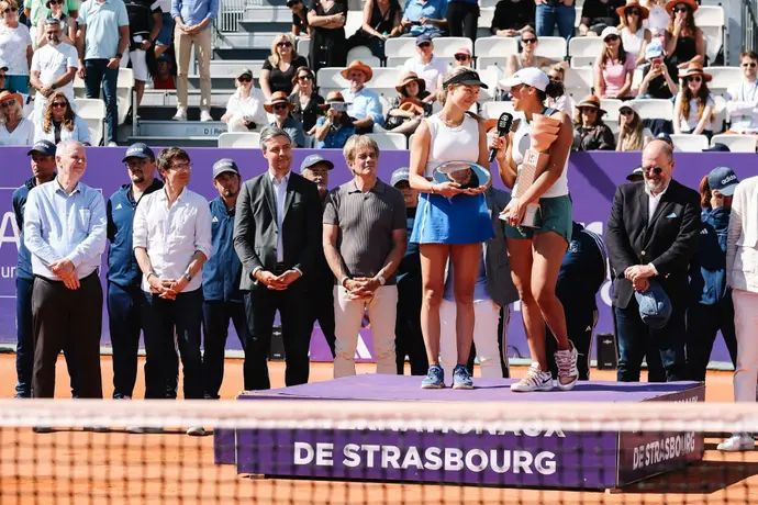 מדיסון קיז טניסאית אמריקאית לצד חברתה דניאל קולינס