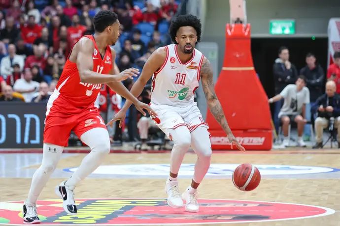 שחקן הפועל תל אביב בראיין אנגולה