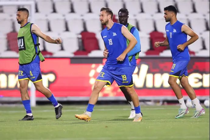 מארק קוסטה שחקן מכבי בני ריינה בחימום