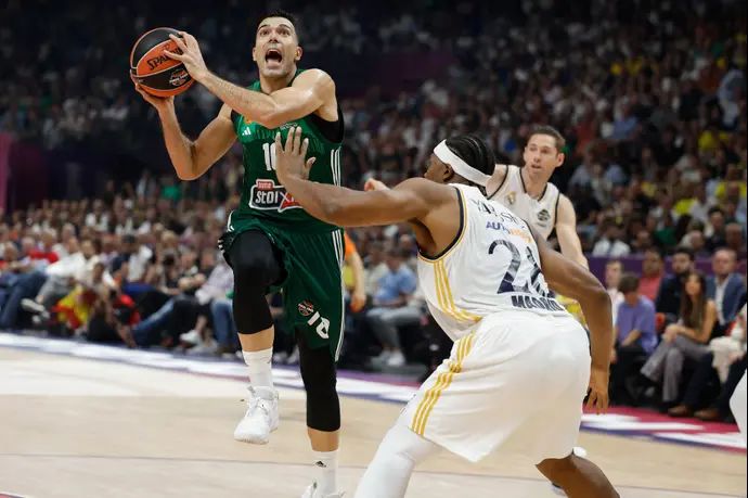 שחקן פנאתינייקוס קוסטאס סלוקאס מול ריאל מדריד