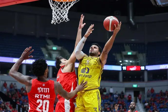 ג'סטין סמית' הפועל חולון