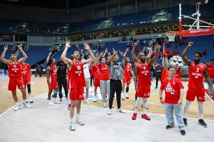 שחקני הפועל ירושלים חוגגים