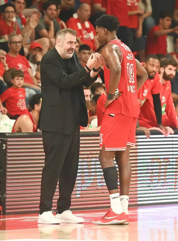 סטפנוס דדאס מאמן הפועל תל אביב מול ג'יילן הורד