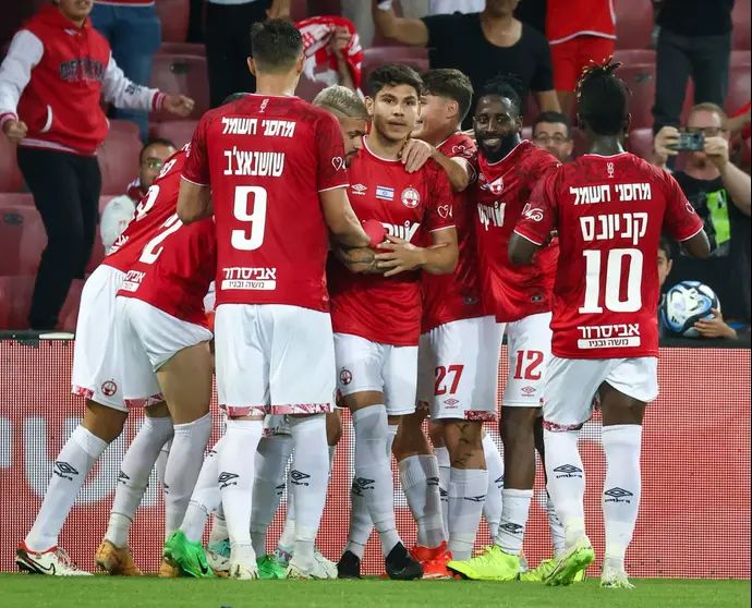 שחקני הפועל באר שבע חוגגים