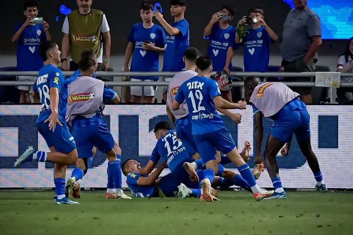 שחקני מכבי פתח תקוה חוגגים, גמר גביע המדינה 2024
