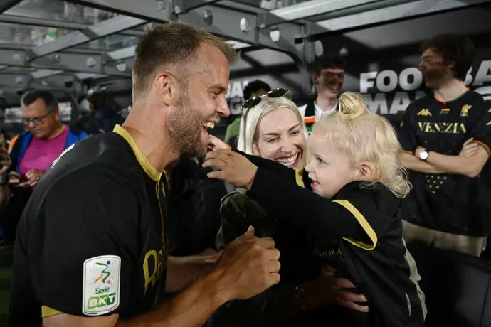 כריסטיאן גיטקיאר שחקן ונציה עם משפחתו