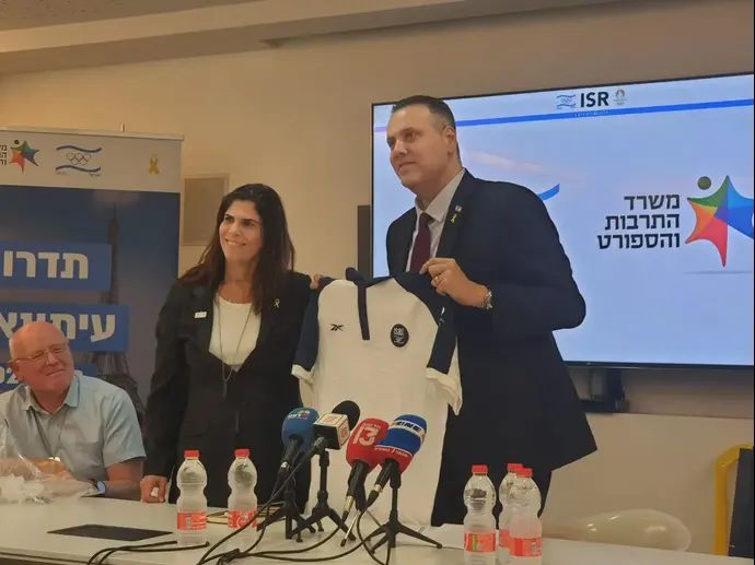 שר התרבות והספורט מיקי זוהר עם יו"ר הוועד האולימפי בישראל יעל ארד
