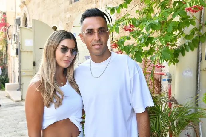 ערן זהבי לצד אשתו שי