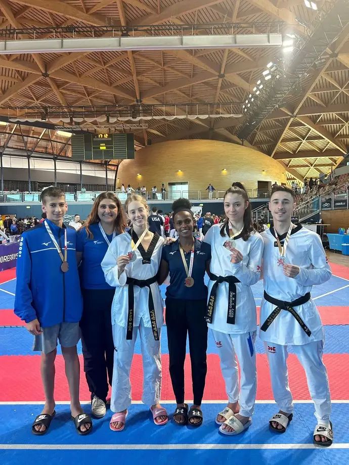 משלחת הטאקוונדו עם המדליות מהסבב העולמי בלוקסמבורג