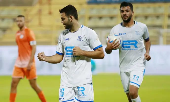 גיא חדידה שחקן מכבי בני ריינה חוגג שער