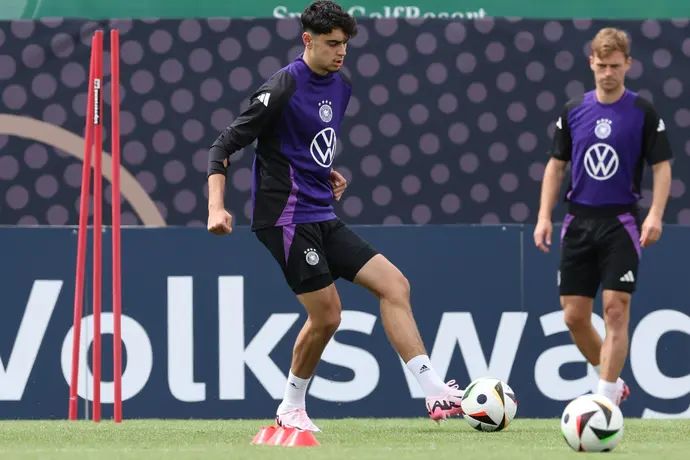 אלכסנדר פאבלוביץ' באימון נבחרת גרמניה