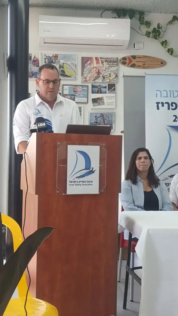 שי בובר, יו"ר איגוד השייט, לצד יעל ארד