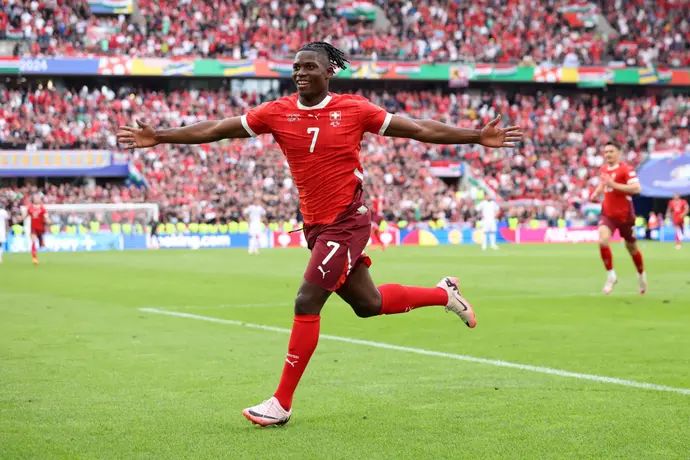 שחקן נבחרת שוויץ ברל אמבולו חוגג