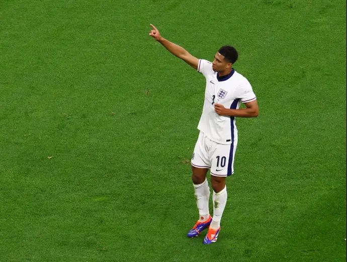 ג'וד בלינגהאם במדי נבחרת אנגליה