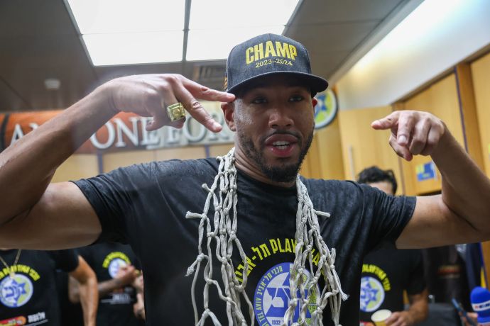 בונזי קולסון בחגיגות האליפות של מכבי תל אביב