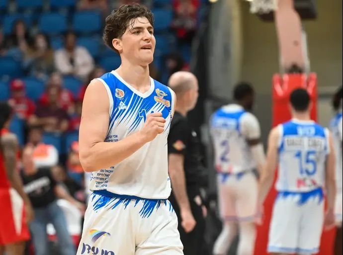 אדם אריאל מכבי רמת גן