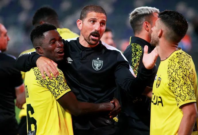 משה אוחיון חוגג עם איסמעילה סורו בית"ר ירושלים