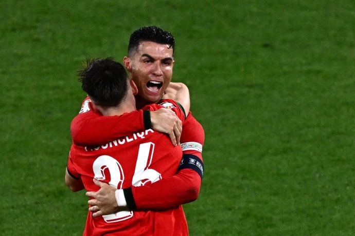 צ'יקו קונססאו חוגג עם כריסטיאנו רונאלדו נבחרת פורטוגל