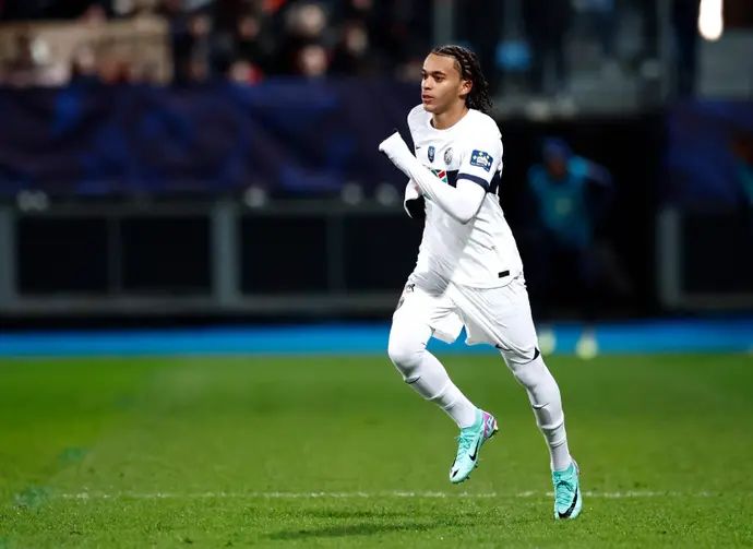 איתן אמבפה שחקן פריז סן ז'רמן