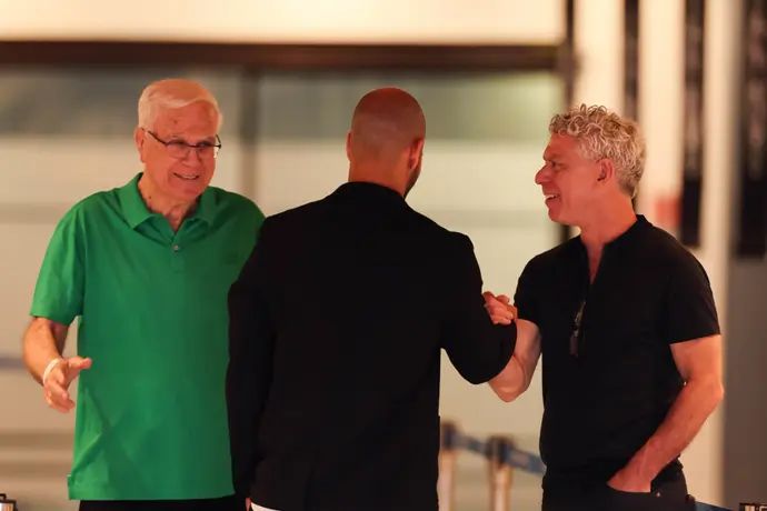 מיטש גולדהאר בעלים מכבי תל אביב עם יעקב שחר בעלים מכבי חיפה