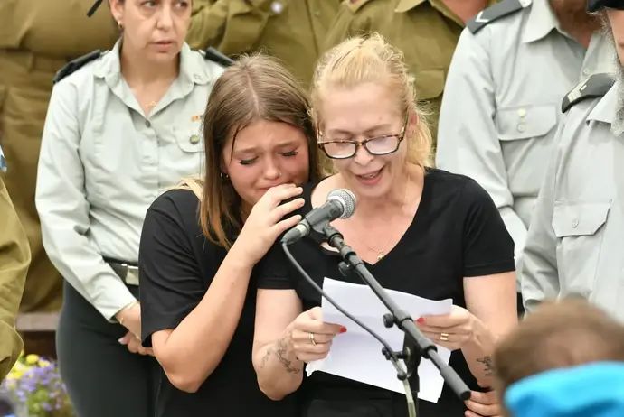 אמו ואחותו של עומר סמדג'ה ז