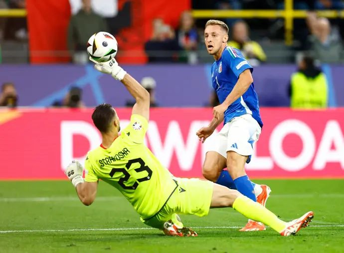 דוידה פראטזי נבחרת איטליה מול תומאס סטראקושה שוער נבחרת אלבניה
