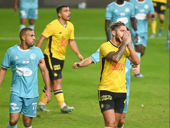 סטניסלב בילנקי מכבי נתניה לצד תומר לוי מכבי פתח תקוה