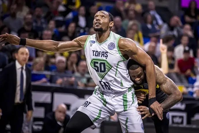 אוסטין וויילי, כדורסלן טופאש בורסה