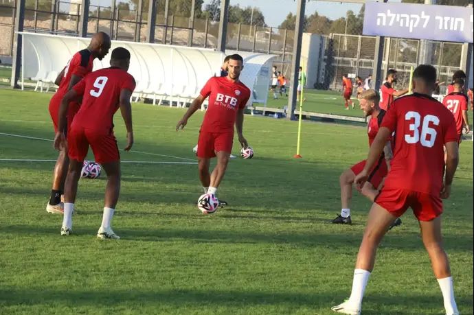עידו לוי שחקן הפועל חדרה באימון הפתיחה