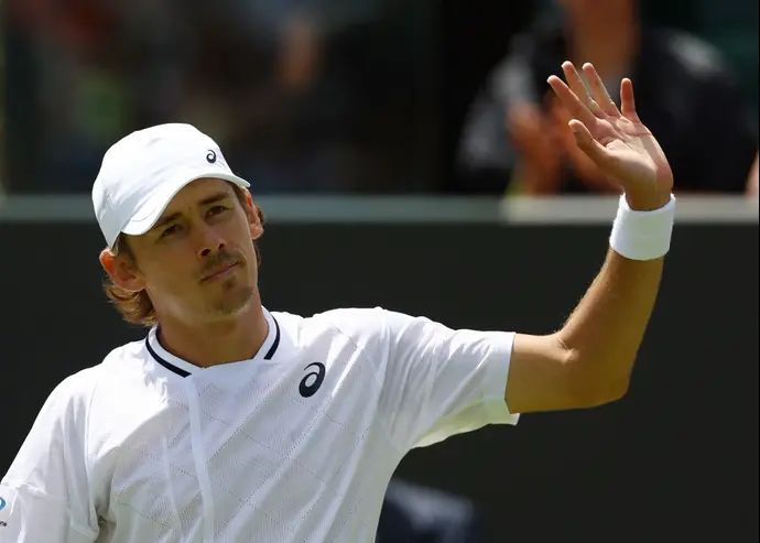 הטניסאי האוסטרלי אלכס דה מינור