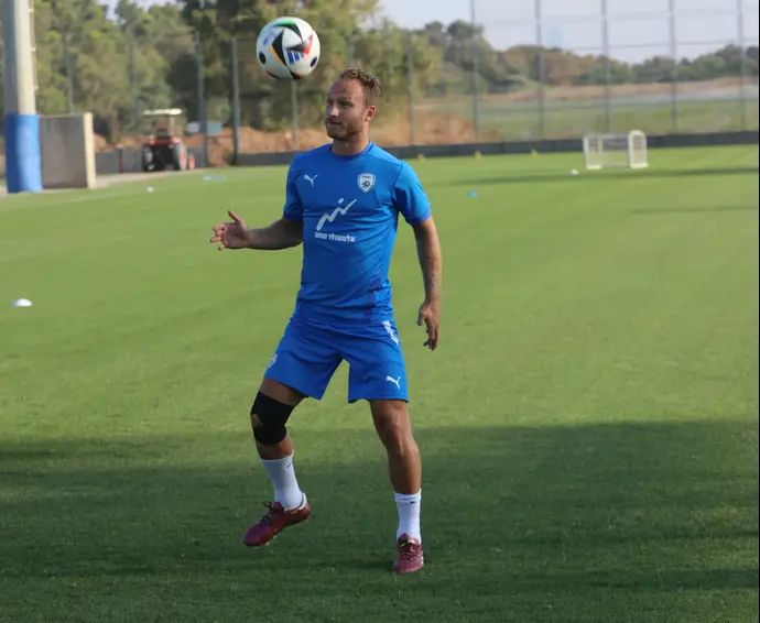 דן גלזר באימון נבחרת ישראל