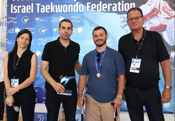 אביתר זיתוני עם ראש מועצת גדרה סהר פינטו