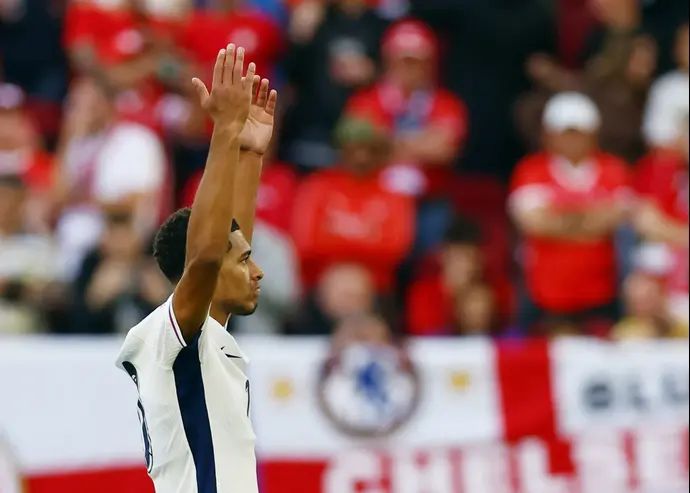 ג'וד בלינגהאם שחקן נבחרת אנגליה חוגג