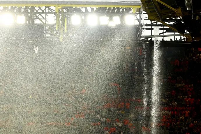 הגג דולף, חצי גמר יורו 2024 באצטדיון זיגנדל אידונה פארק, דורטמונד