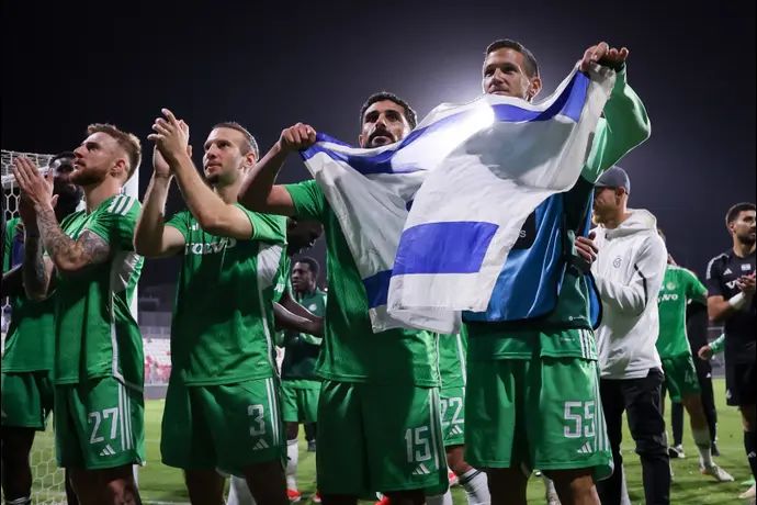 רמי גרשון, קני סייף, שחקני מכבי חיפה חוגגים