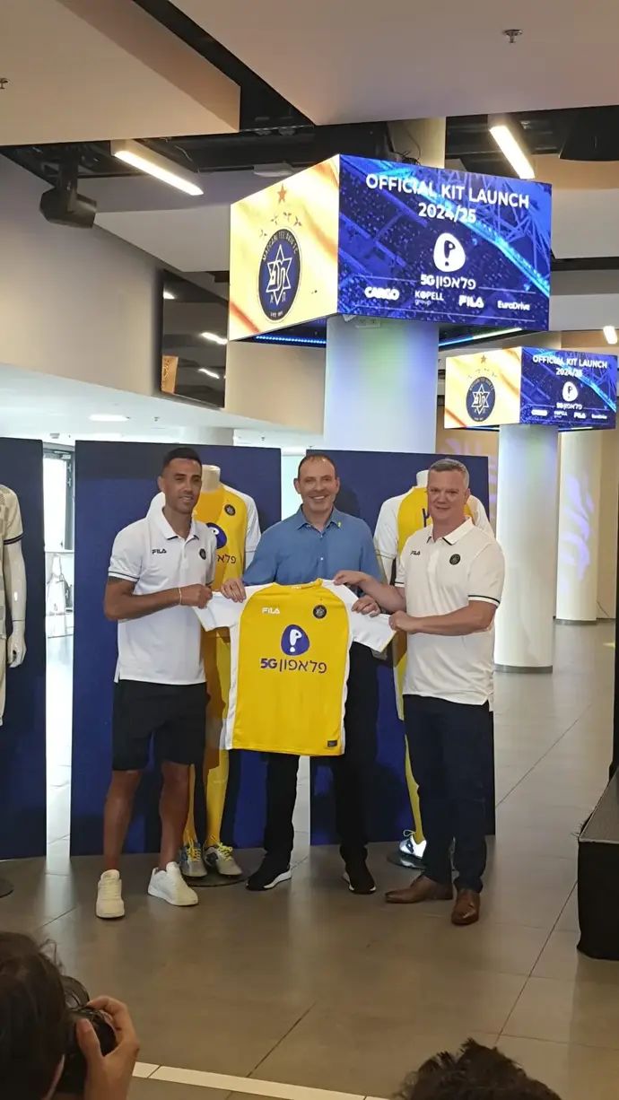 ערן זהבי, בן מנספורד מציגים את המדים החדשים של מכבי תל אביב