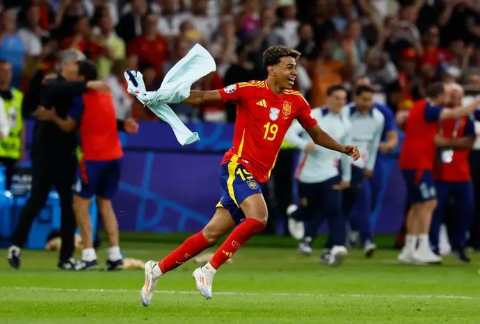 לאמין ימאל נבחרת ספרד חוגג זכייה ביורו 2024