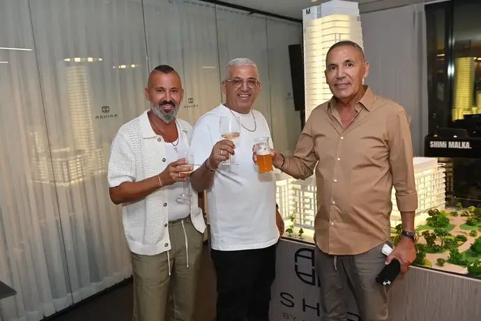 מימין: אלי, ג'קי ויורם אביסרור