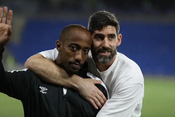 אוהד לויטה עם מנשה זלקה שחקני הפועל חדרה