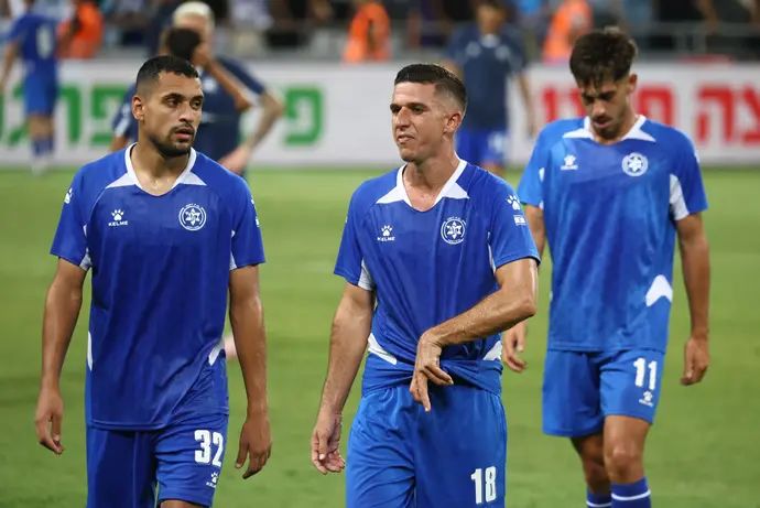 עידן ורד לצד מוחמד הינדי מכבי פתח תקוה