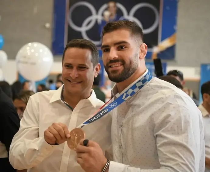 פיטר פלצ'יק עם רז קינסטליך