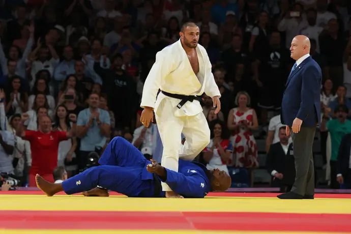 הג'ודוקא הגאורגי גוראם טושישווילי מעל טדי רינר הצרפתי