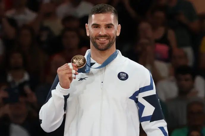 פיטר פלצ'יק עם מדליית הארד האולימפית, פריז 2024