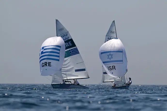 נועה לסרי לצד ניתאי חסון, פריז 2024