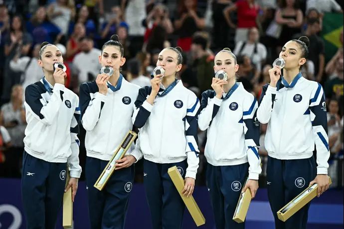 נבחרת ישראל התעמלות אומנותית עם מדליות כסף, פריז 2024