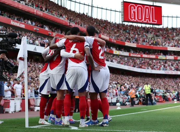 שחקני ארסנל חוגגים