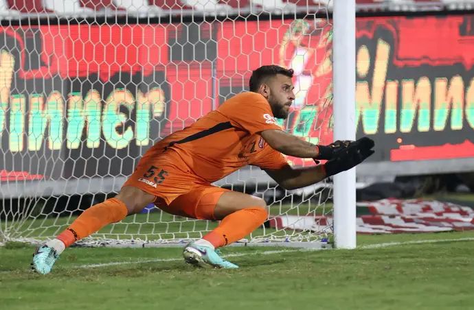 שוער הפועל ירושלים נדב זמיר הודף פנדל