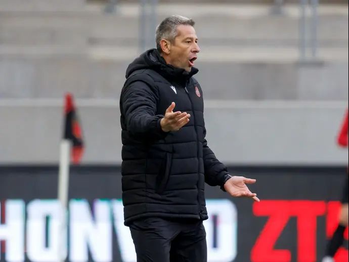 דיאן קלאפוריץ' בימיו כמאמן הונבד