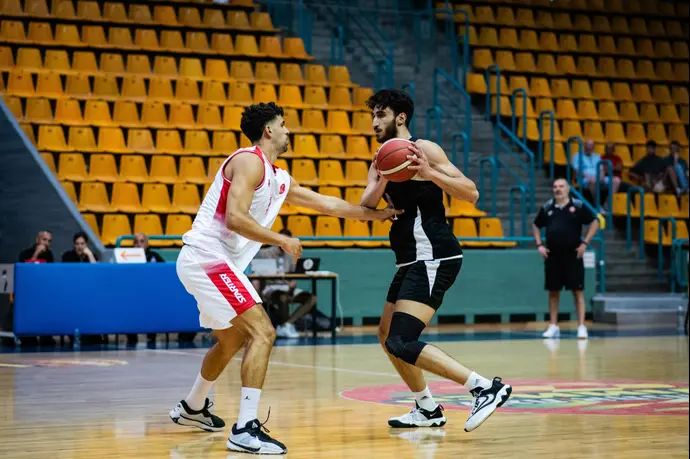 שחקן הפועל ירושלים גבי צ'אצ'אשווילי מול שחקן הפועל תל אביב תומר גינת